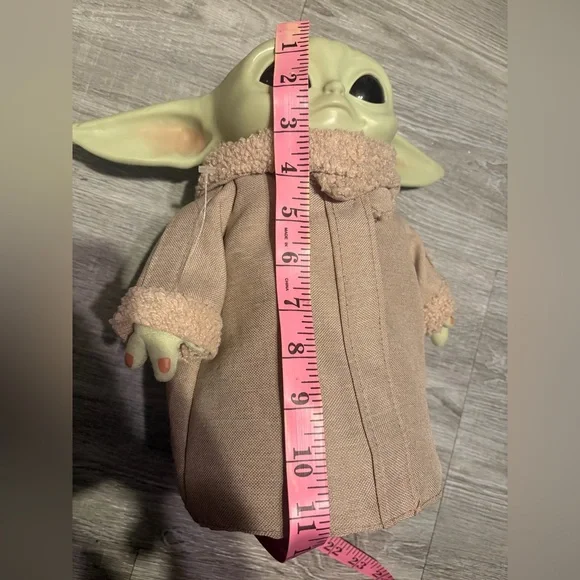 Interactive Grogu plush toy from Star Wars, The Child, with movement (Baby Yoda) - Picture 6 of 8